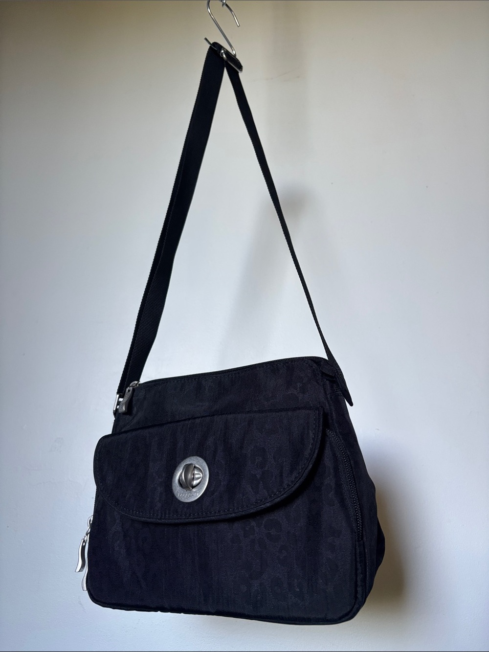 Baggallini Coastal Crossbody Bag in Black Cheetah